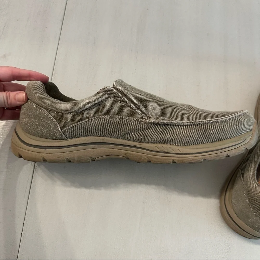 Skechers Men’s Relaxed Fit Memory Foam Khaki Canvas Slip On Shoes Sz 13 GUC